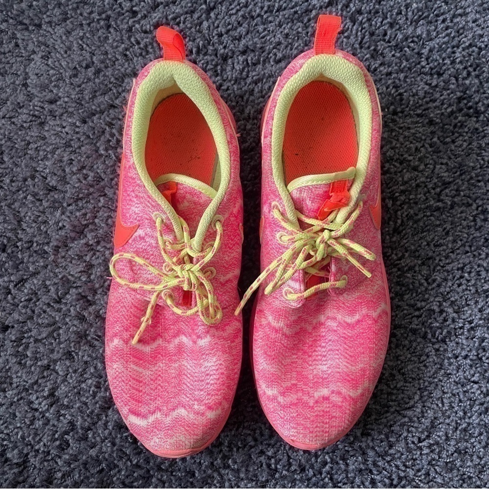 𝅺NIKE Sneakers Youth Size 6 Pink Orange Neon Running